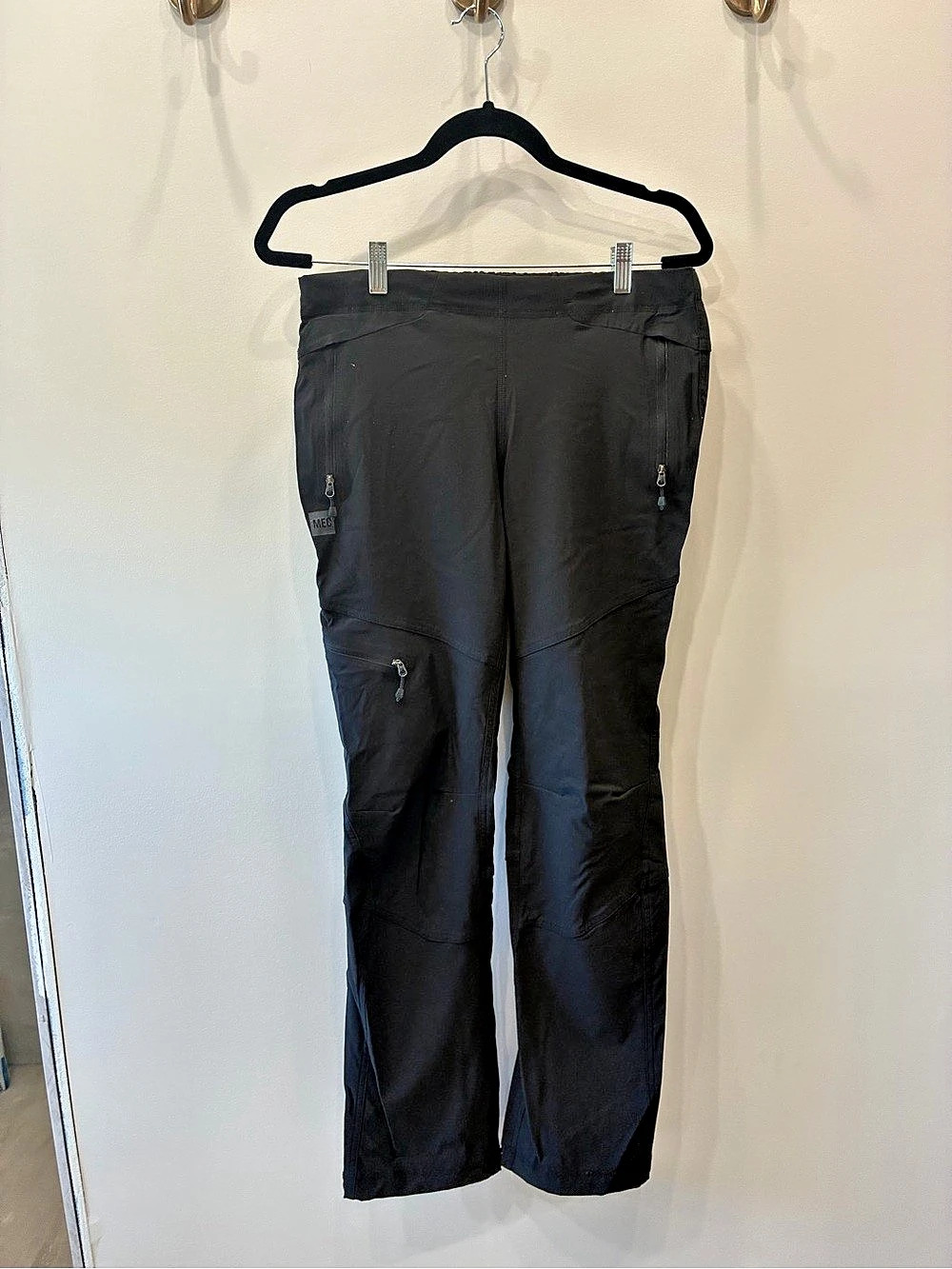 MEC Women's Black Hiking Pants / Size Medium